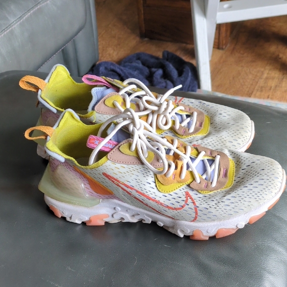 Nike Shoes - Nike React Dimsix Athletic Shoes